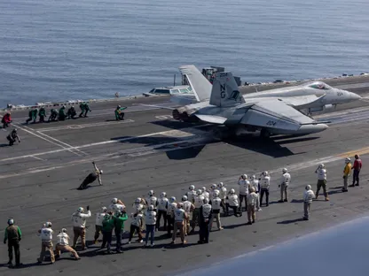 "أكسيوس": البنتاجون يستعد لتوجيه "ضربة قاصمة" ضد إيران