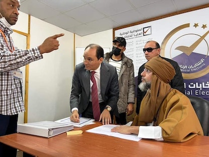 سيف الإسلام القذافي يتقدم بأوراق ترشحه إلى مفوضية الانتخابات الليبية، 14 نوفمبر 2021. - المفوضية العليا للانتخابات الليبية