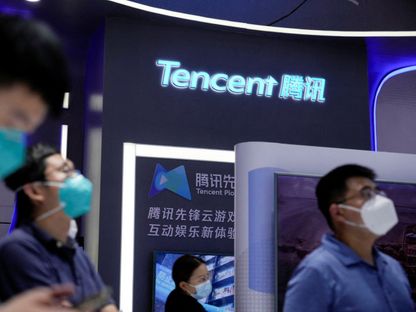 لافتة لشركة Tencent خلال مؤتمر الذكاء الاصطناعي العالمي في شنجهاي بالصين. 1 سبتمبر 2022 - Reuters