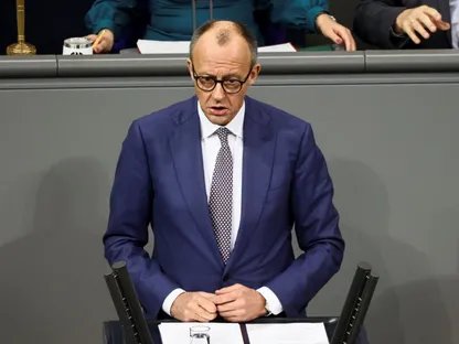 المستشار الألماني يدعو لتعزيز الناتو في أوروبا: النظام العالمي لم يندثر رغم "رياح قاسية"