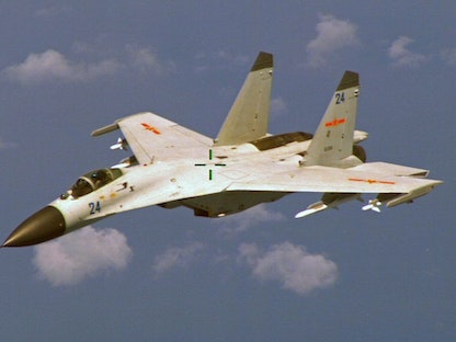 مقاتلة صينية من طراز "جاي-11" تحلّق شرق جزيرة هاينان الصينية - 19 أغسطس 2014 - REUTERS