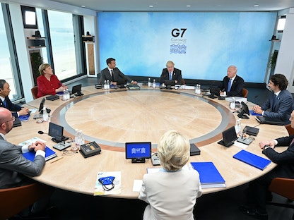 جانب من اجتماع قادة دول مجموعة السبع خلال قمتهم في كورنوال ببريطانيا 11 يونيو 2021 - AFP
