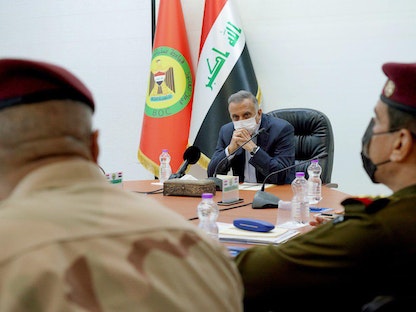 رئيس الوزراء العراقي مصطفى الكاظمي في اجتماع أمني طارئ عقب تفجيرين انتحاريين في بغداد، 21 يناير 2021 - Twitter