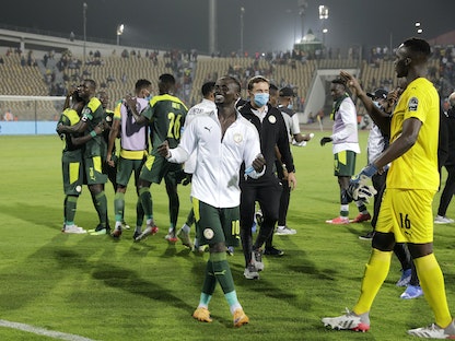 فرحة ساديو ماني وزملائه بالتأهل لنهائي كأس أمم إفريقيا - REUTERS