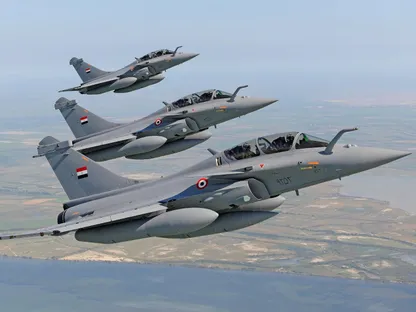 صحيفة: مصر تقدم طلباً لشراء 24 طائرة "رافال" إضافية من فرنسا