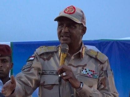 نائب رئيس مجلس السيادة الانتقالي في السودان الفريق أول محمد حمدان دقلو "حميدتي" خلال زيارته محلية سربا بولاية غرب دارفور- 7 أغسطس 2022 - وكالة الأنباء السودانية (سونا)