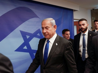 رئيس الحكومة الإسرائيلية بنيامين نتنياهو قبل اجتماع الحكومة الأسبوعي في القدس. 3 يناير 2023 - REUTERS