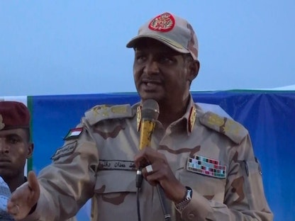 نائب رئيس مجلس السيادة الانتقالي في السودان الفريق أول محمد حمدان دقلو "حميدتي" خلال زيارته محلية سربا في ولاية غرب دارفور - 7 أغسطس 2022 - وكالة الأنباء السودانية (سونا)