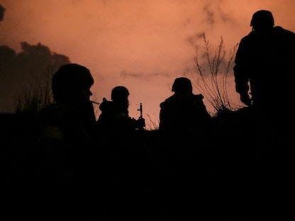 عناصر من الجيش الأوكراني في قاعدة عسكرية بالقرب من العاصمة كييف - 27 فبراير 2022 - REUTERS