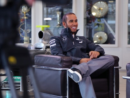 بطل العالم في "فورمولا-1" البريطاني لويس هاميلتون سائق فريق مرسيدس - حساب فريق مرسيدس للفورمولا-1 - تويتر