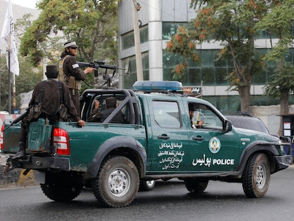 مقاتل من طالبان يقود سيارة في العاصمة كابول- 2 أغسطس 2022  - REUTERS