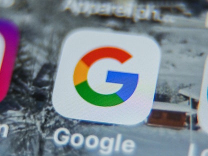 تطبيق غوغل على شاشة هاتف ذكي - AFP
