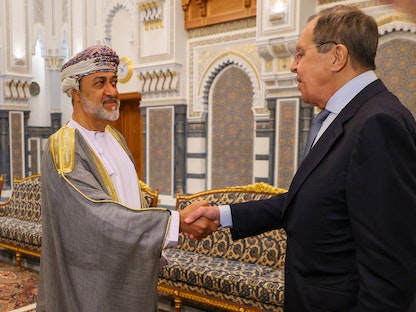 سلطان عُمان هيثم بن طارق يستقبل وزير الخارجية الروسي سيرجي لافروف في مسقط - 11 مايو 2022 - via REUTERS