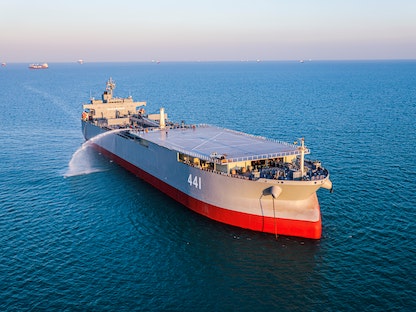 السفينة الحربية الإيرانية الصنع مكران في خليج عُمان - 14 يناير 2021 - VIA REUTERS