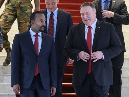 رئيس الوزراء الإثيوبي آبي أحمد رفقة وزير الخارجية الأميركي مايك بومبيو في أديس أبابا - REUTERS