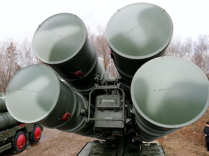 صورة لمنظومة صواريخ أرض-جو جديدة من طراز S-400 "Triumph" بعد نشرها في قاعدة عسكرية خارج بلدة Gvardeysk بالقرب من كالينينغراد ، روسيا - 11 مارس 2019. - REUTERS