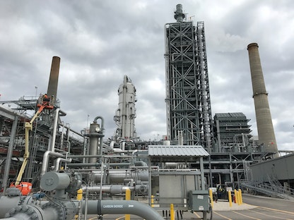 معدات مستخدمة لالتقاط انبعاثات ثاني أكسيد الكربون في محطة طاقة تعمل بالفحم في ولاية تكساس الأميركية - 9 يناير 2017 - REUTERS