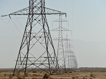 عدد من الأبراج التي تنقل الكهرباء من أوزبكستان إلى أفغانستان - 27 أكتوبر 2021 - AFP