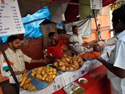 إغلاق مضيق هرمز يهدد سكان الهند بالحرمان من "السمبوسة" والشاي