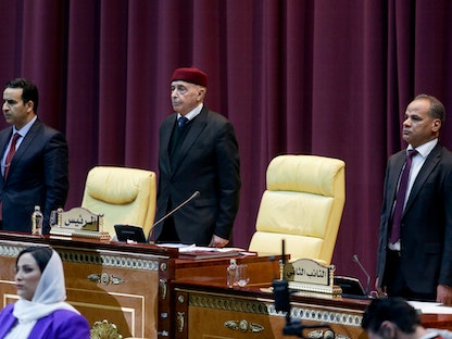 رئيس البرلمان الليبي عقيلة صالح (وسط) خلال جلسة لمناقشة الموافقة على الحكومة-  8 مارس 2021 - REUTERS