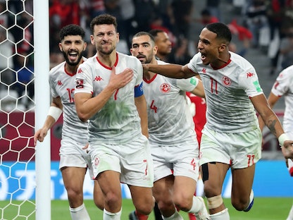 لاعبو تونس يحتفلون بعد تسجيل هدف في شباك عمان في منافسات كأس العرب - REUTERS