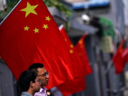 مجموعة أعلام صينية خلال اليوم الوطني الذي يصادف الأول من أكتوبر - REUTERS