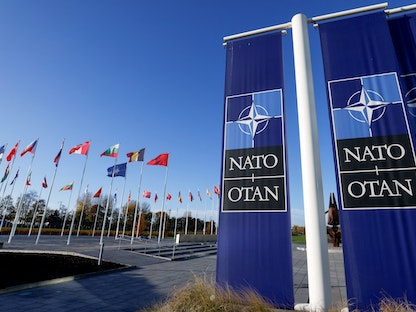 أعلام ترفرف خارج مقر الناتو في بروكسل، بلجيكا. 16 نوفمبر 2022 - REUTERS