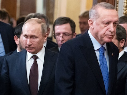 الرئيس الروسي فلاديمير بوتين  والرئيس التركي رجب طيب أردوغان خلال اجتماع في موسكو، روسيا. 05 مارس 2020 - REUTERS