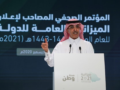 وزير المالية السعودي محمد الجدعان خلال مؤتمر صحافي لإعلان الموازنة السعودية في الرياض - REUTERS