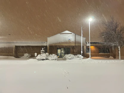 إلغاء مئات رحلات الطيران غرب الولايات المتحدة إثر عاصفة ثلجية 