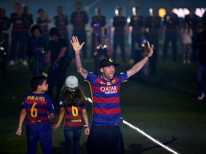 داني ألفيس بقميص برشلونة عام 2016 - REUTERS