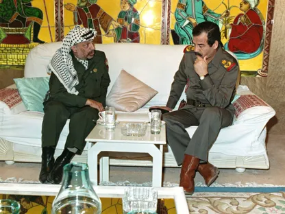 ياسر عبد ربه: عرفات ناشد صدام الانسحاب من الكويت لتجنب "نكبة جديدة"