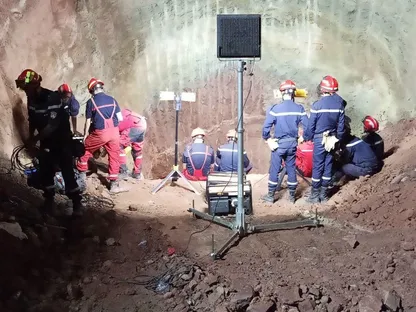 الجزائر.. سباق مع الزمن لإنقاذ الطفل أيوب من بئر بعمق 80 متراً