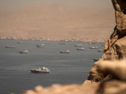 مضيق هرمز.. تضارب أميركي إيراني يفاقم الغموض بشأن حركة الملاحة