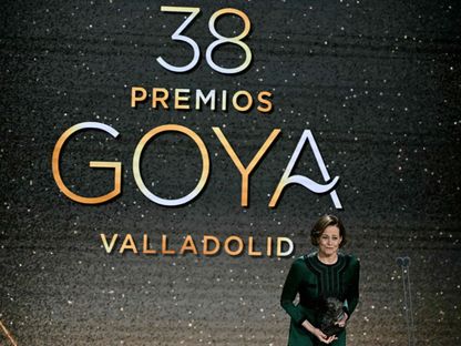 الممثلة الأميركية سيجورني ويفر تحصل على جائزة "جويا" عن مسيرتها المهنية، بلد الوليد، إسبانيا، 10 فبراير 2024. - AFP