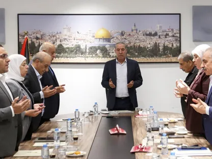 "فتح" تشكل وفداً لحوار وطني شامل وتؤكد التمسك بالانتخابات الفلسطينية