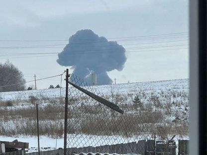 صورة نشرها مستخدمون لموقع X تظهر تصاعد ألسنة دخان بموقع سقوط طائرة شحن عسكرية روسية: 24 يناير 2024 - https://twitter.com/LXSummer1/status/1750084902710575130/photo/2