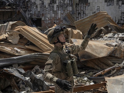 جندي أوكراني على خط المواجهة في خاركوف- 25 يوليو 2022 - REUTERS