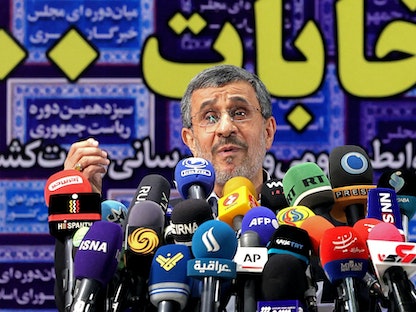 الرئيس الإيراني السابق محمود أحمدي نجاد - AFP