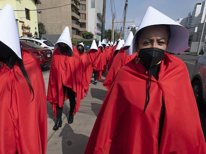 نساء خلال مظاهرة ضد العنف المنزلي في ليما عاصمة بيرو. 18 يوليو 2022 - AFP