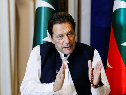 رئيس الوزراء الباكستاني السابق عمران خان خلال مقابلة مع رويترز في لاهور بباكستان. 17 مارس 2023 - REUTERS
