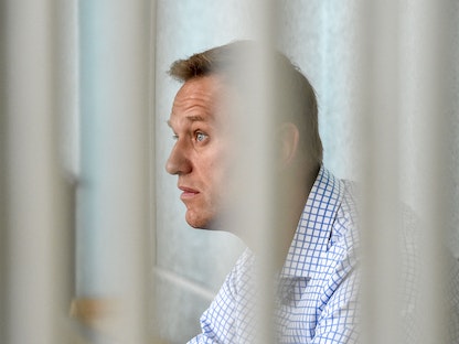 المعارض الروسي أليكسي نافالني في جلسة استماع بمحكمة في موسكو، 9 يونيو 2021 - AFP