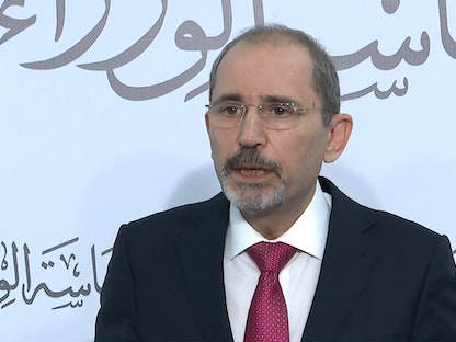 نائب رئيس الوزراء الأردني وزير الخارجية أيمن الصفدي خلال مؤتمر صحافي في العاصمة عمان - 4 أبريل 2021 - الشرق