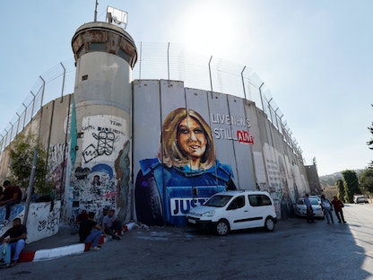 جدارية في بيت لحم للصحافية الفلسطينية الأميركية شيرين أبو عاقلة - 13 يوليو 2022 - REUTERS