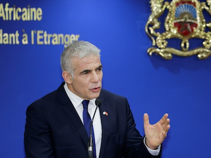 وزير الخارجية الإسرائيلي يائير لبيد يتحدث خلال مؤتمر صحافي في الرباط - المغرب - 11 أغسطس 2021 - REUTERS