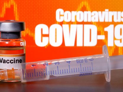صورة تعبيرية لزجاجة تحمل ملصق باسم "لقاح COVID-19" - REUTERS