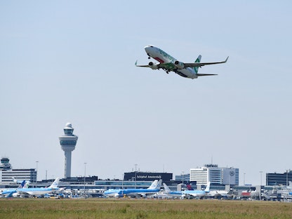 طائرة تقلع من مطار سكيبول في أمستردام بهولندا. 16 يونيو 2022 - REUTERS