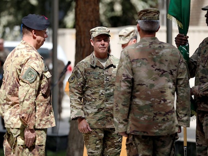 قائد القوات الأميركية في أفغانستان الجنرال سكوت ميلر خلال مراسم عسكرية في كابول- 2 سبتمبر 2018 - REUTERS