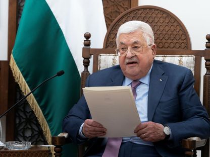 الرئيس الفلسطيني محمود عباس يتحدث بعد لقائه وزير الخارجية الأميركي أنتوني بلينكين في رام الله بالضفة الغربية المحتلة- 27 مارس 2022.  - REUTERS