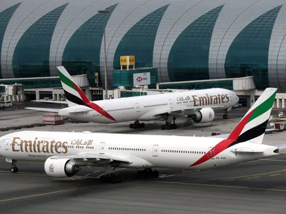 طيران الإمارات تستأنف عملياتها في مطار دبي بعد تعليق مؤقت